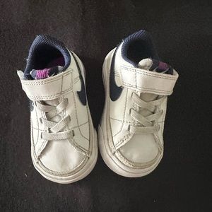 Nike Legacy girls size 4